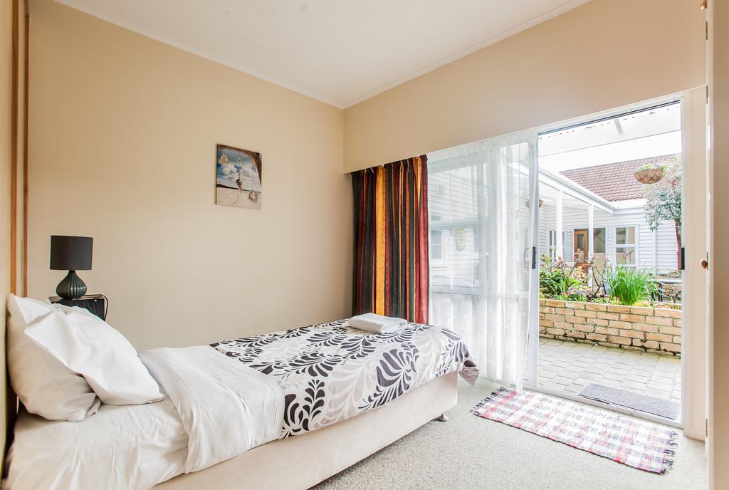 Ocean View Raglan Bed & Breakfast Bagian luar foto
